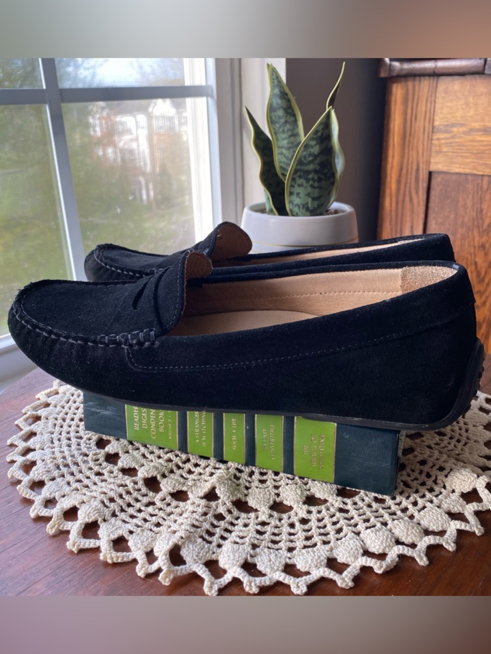 Samuel Hubbard Free Spirit Black Suede Driving Loafers Womans Size 9.5 EUC